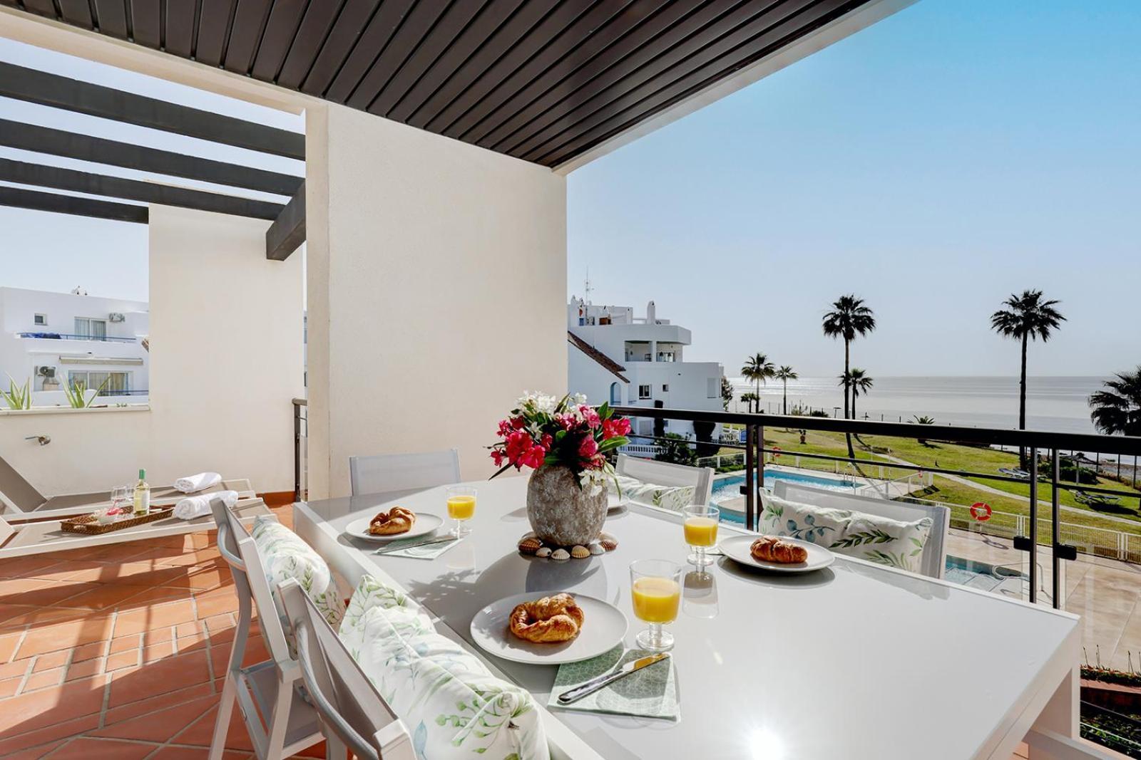 Sunrise Beach Front - Casares Del Mar Екстериор снимка