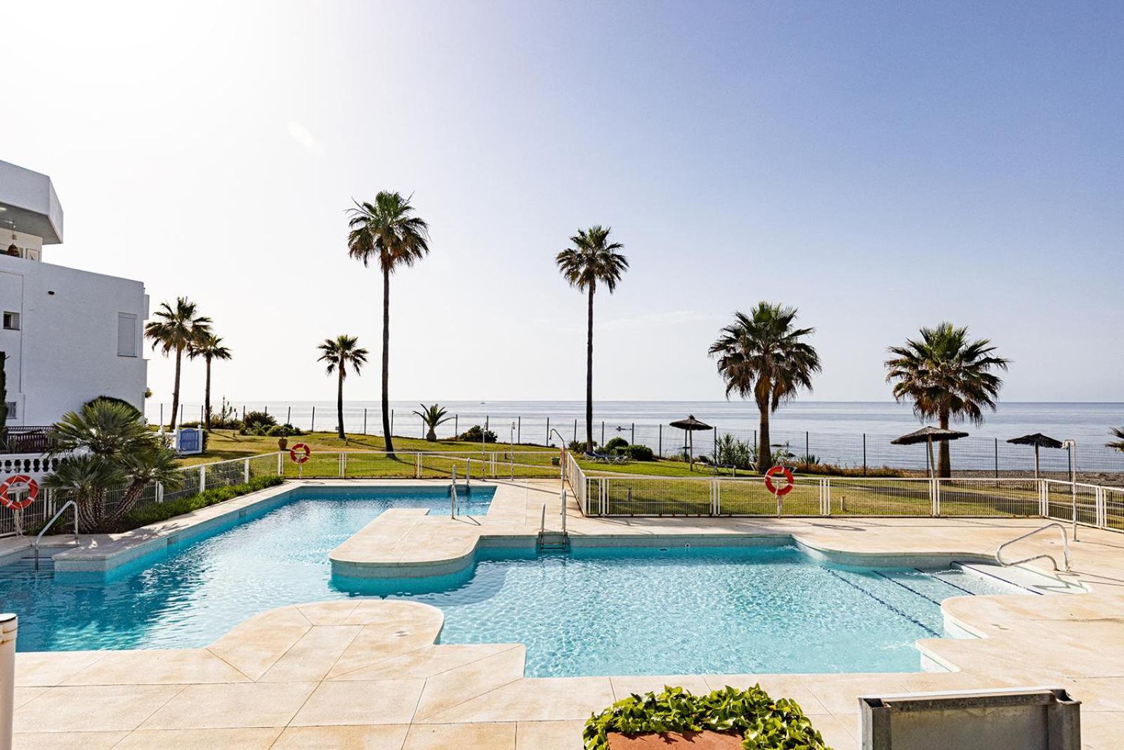Sunrise Beach Front - Casares Del Mar Екстериор снимка