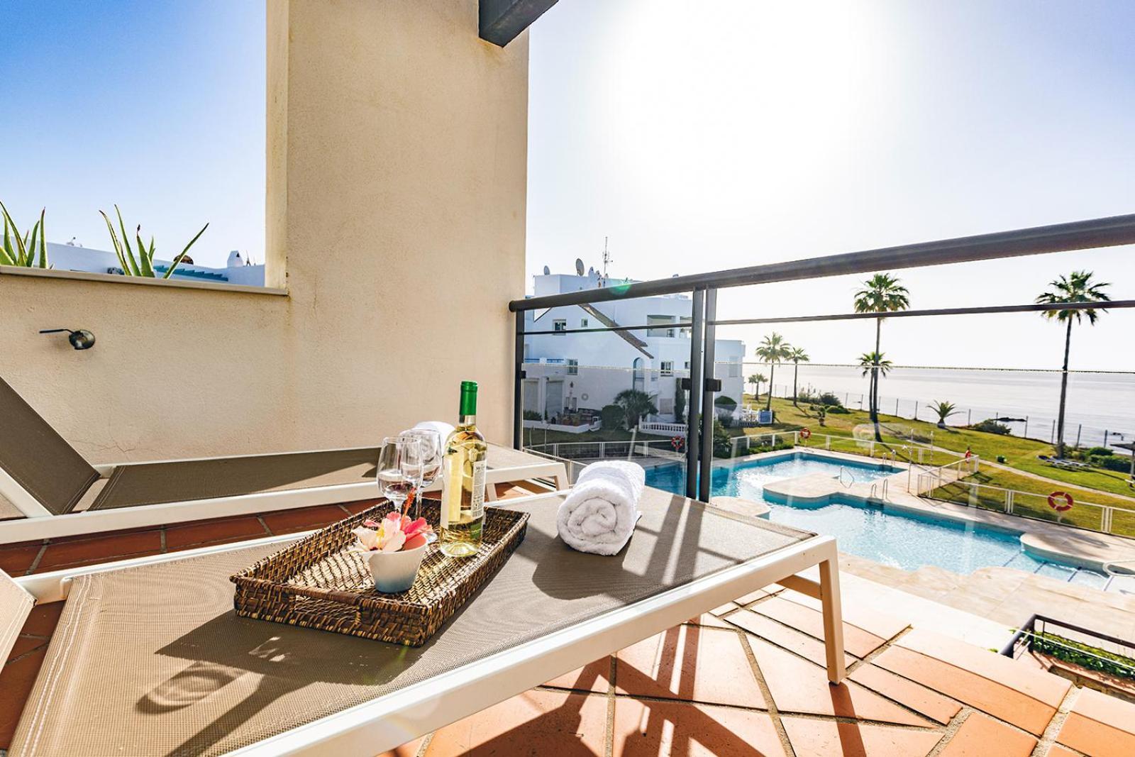 Sunrise Beach Front - Casares Del Mar Екстериор снимка