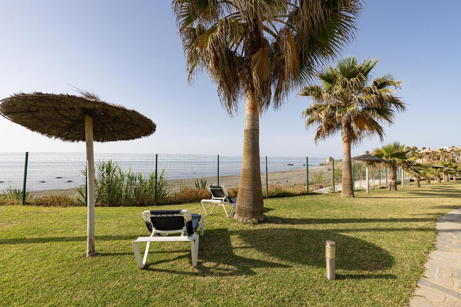 Sunrise Beach Front - Casares Del Mar Екстериор снимка