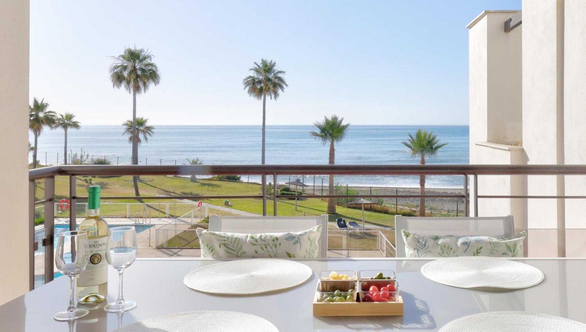 Sunrise Beach Front - Casares Del Mar Екстериор снимка