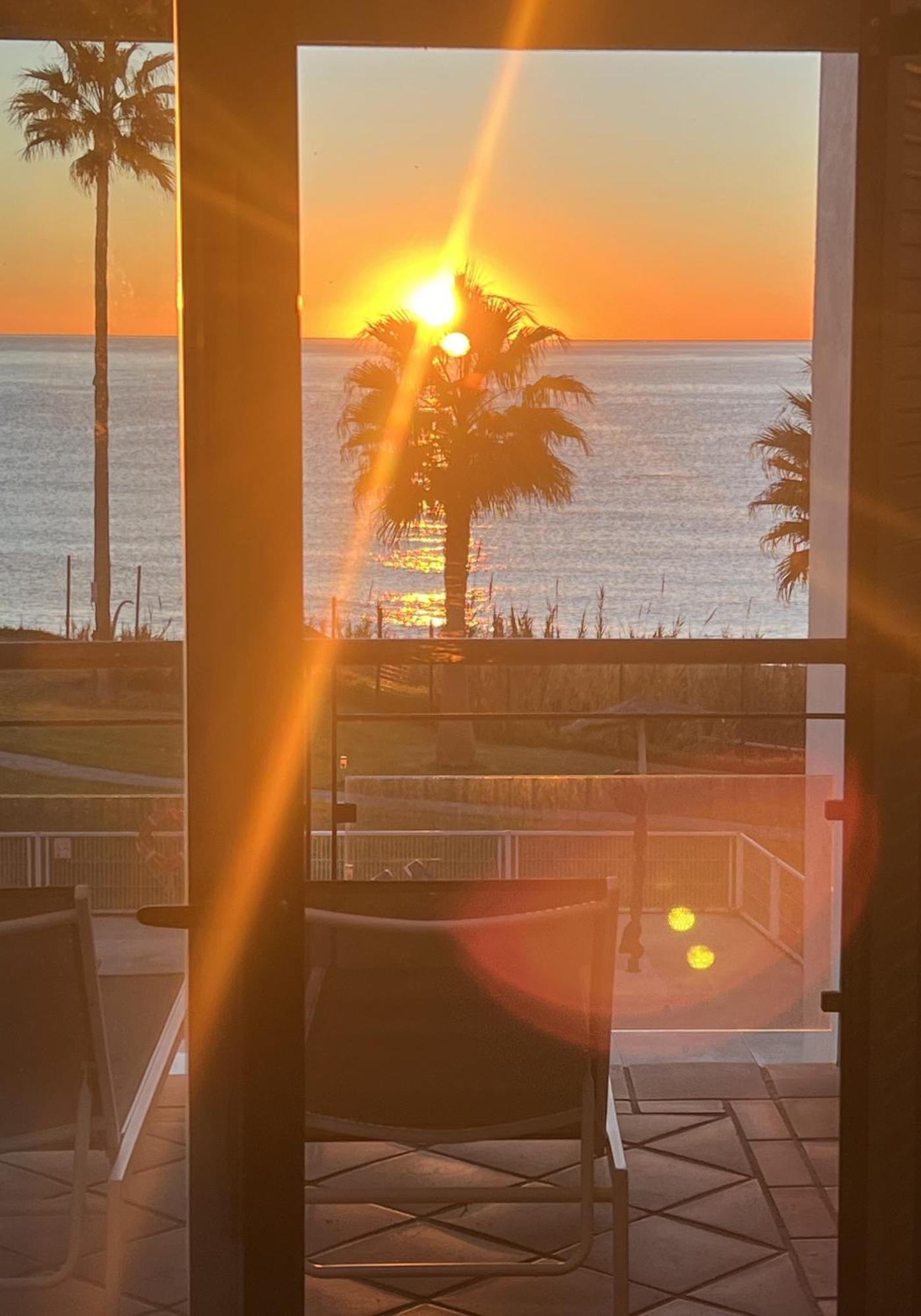 Sunrise Beach Front - Casares Del Mar Екстериор снимка
