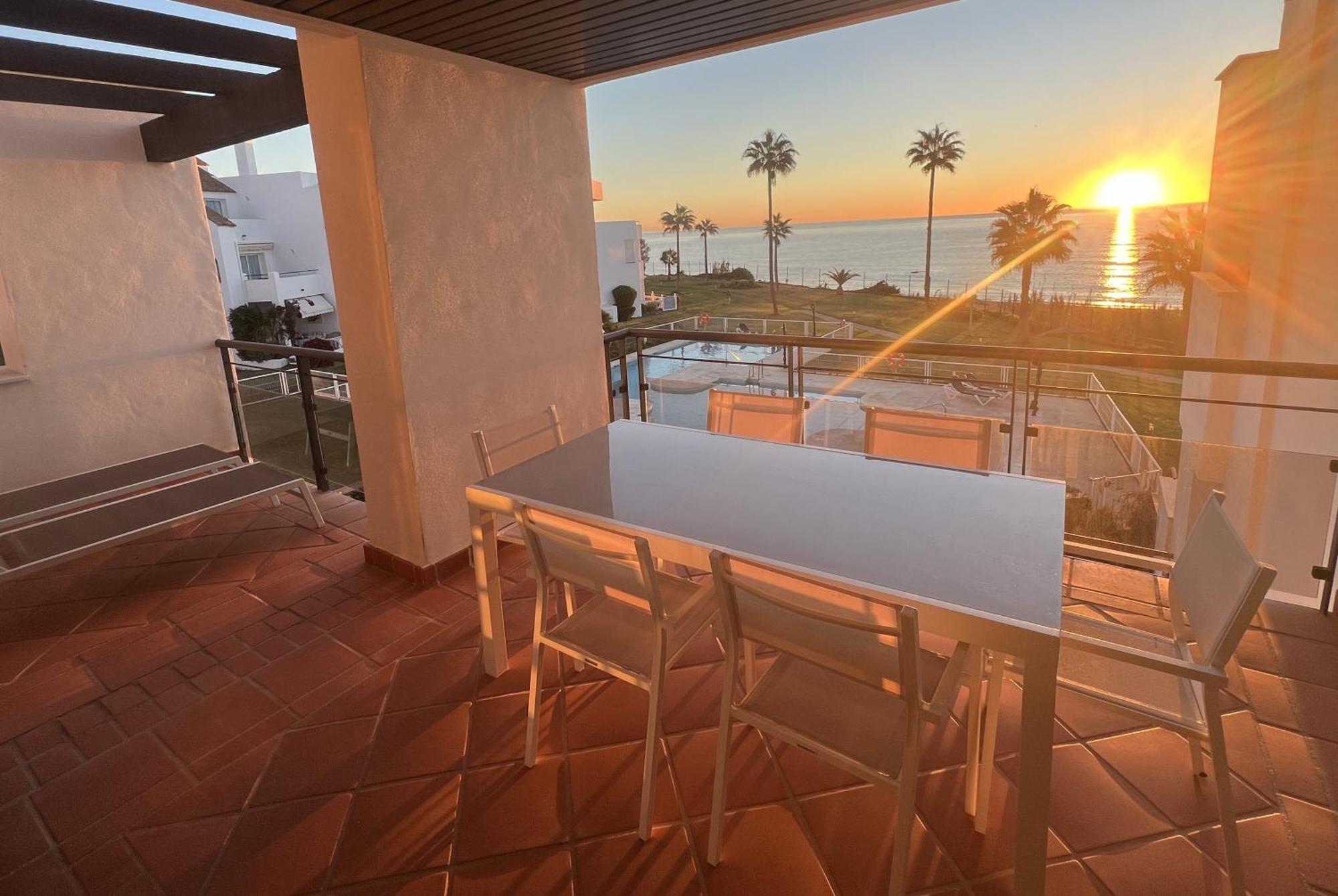 Sunrise Beach Front - Casares Del Mar Екстериор снимка